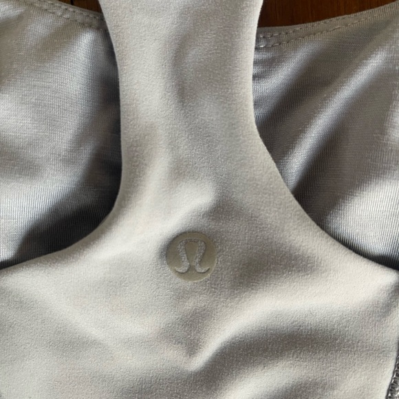 LULULEMON BUNDLE sports bras crop top size 2 - Picture 3 of 5